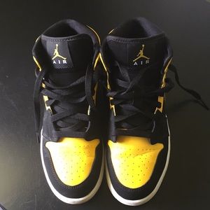 Jordan 1 Retro Mid New Love